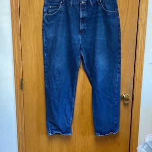 Men’s Wrangler jeans size 46/30. Good except back hems. Please note picture!